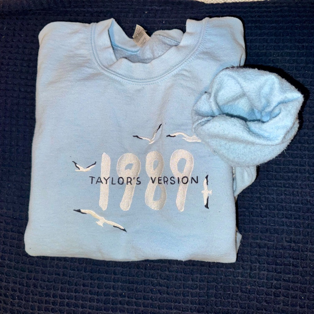 Fly High in 1989 (TV) Style 🕊️ Gildan Crewneck w/ embroidered seagull design